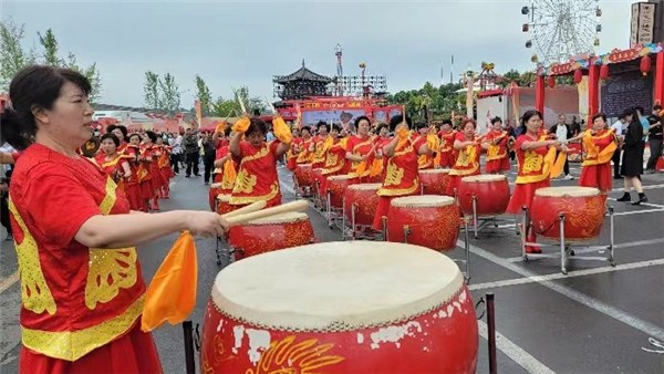 洛陽(yáng)市“慶豐收·促和美”農(nóng)民豐收節(jié)慶祝活動(dòng)在伊川舉