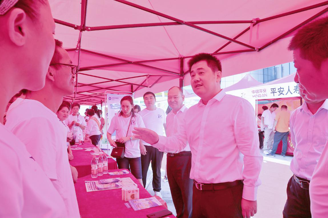 太平洋壽險(xiǎn)豫南分公司參加南陽市7.8全國保險(xiǎn)公眾宣傳日廣場文化活動