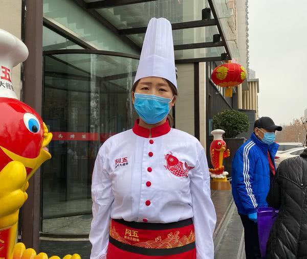 這支河南醫(yī)療支援隊有口福了！家鄉(xiāng)大廚為你們赴漢親制燴面、胡辣湯、水煎包